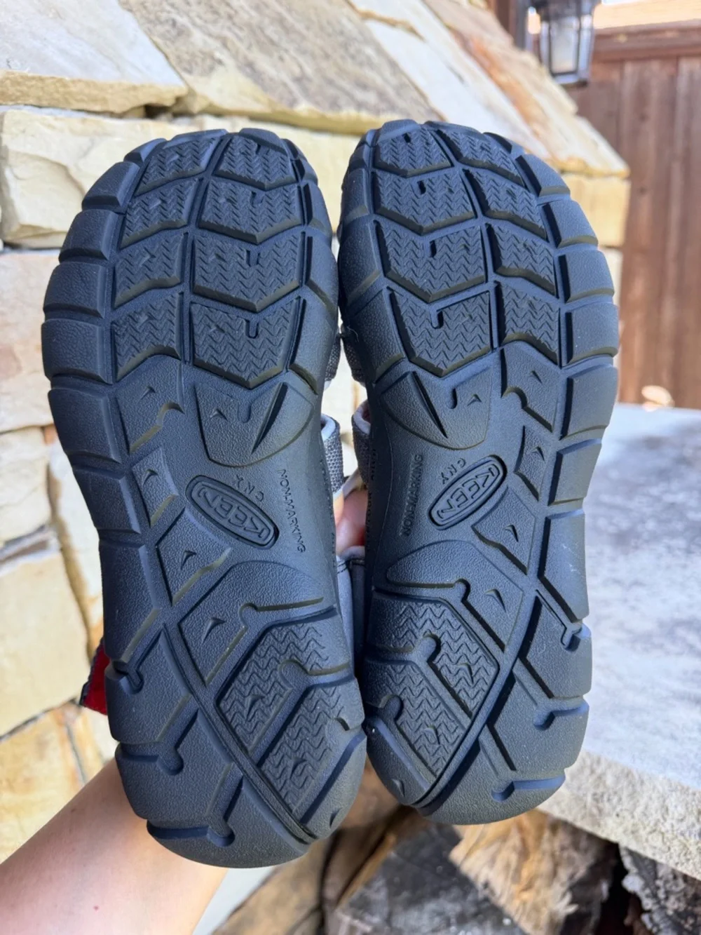 Keen Kids Grey and Red‎ Closed-Toe Outdoor Shoe Sandals Sz-6. NWOB. R